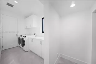 19581 NE 14th Ave, Miami, FL 33179 - Photo 20