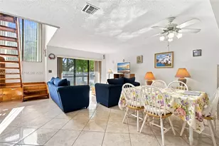 9905 NW 9th St Cir, Miami, FL 33172 - Photo 10