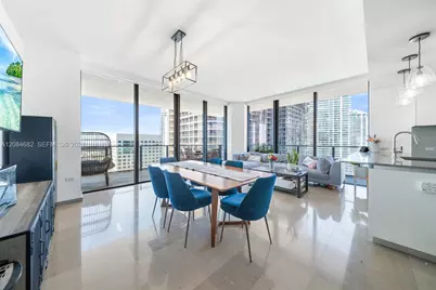 88 SW 7th St #2312, Miami, FL 33130 - Photo 2