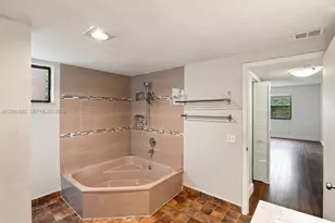 471 Ives Dairy Rd, Miami, FL 33179 - Photo 20