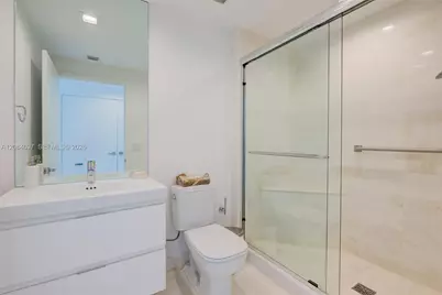 17111 SE Biscayne Blvd #1110, North Miami Beach, FL 33160 - Photo 16