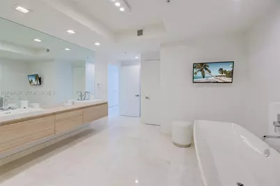 17111 SE Biscayne Blvd #1110, North Miami Beach, FL 33160 - Photo 24
