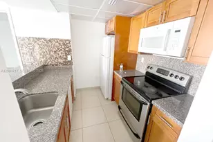 6995 NW 186th St, Hialeah, FL 33015 - Photo 2