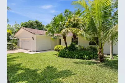 731 NW 4th Ct, Boca Raton, FL 33432 - Photo 2