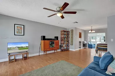 2083 SW 13th Ave, Boynton Beach, FL 33426 - Photo 8