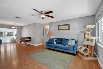 2083 SW 13th Ave, Boynton Beach, FL 33426 - Photo 6
