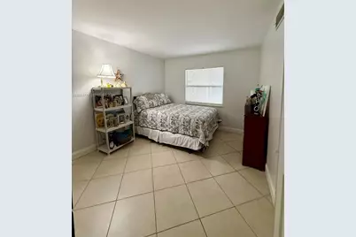 121 Golden Isles Dr #1, Hallandale Beach, FL 33009 - Photo 18