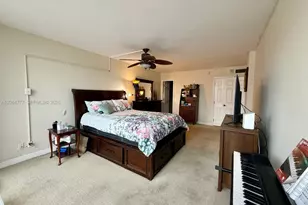 121 Golden Isles Dr, Hallandale Beach, FL 33009 - Photo 24