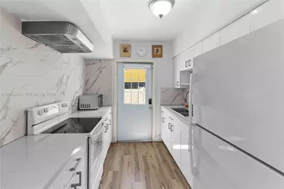 2532 SW 27th St, Miami, FL 33133 - Photo 24