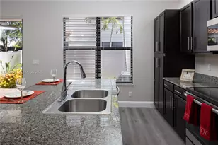 20981 NW 1st Ct, Pembroke Pines, FL 33029 - Photo 8