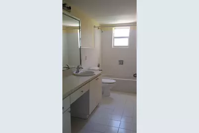 7400 Miami Lakes Dr #D101, Miami Lakes, FL 33014 - Photo 12
