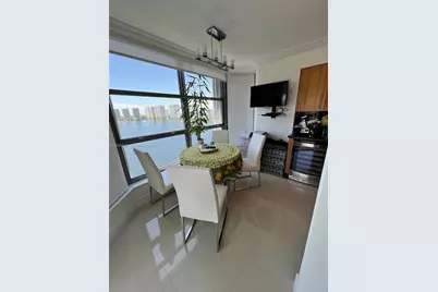 3530 Mystic Pointe Dr #1215, Aventura, FL 33180 - Photo 4