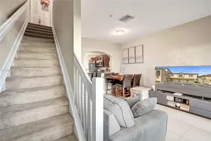 7985 NW 8th St, Miami, FL 33126 - Photo 16