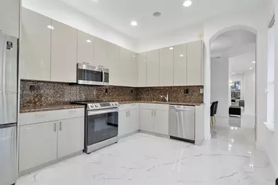 1382 Harbor Vw W #0, Hollywood, FL 33019 - Photo 8