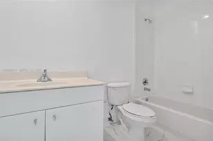 1382 Harbor View W, Hollywood, FL 33019 - Photo 38