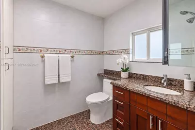 918 NE 4th St, Hallandale Beach, FL 33009 - Photo 16