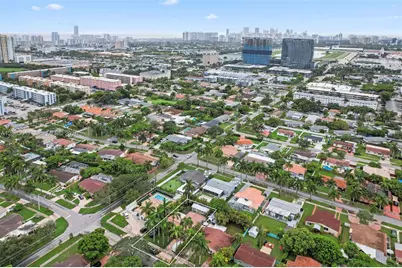 918 NE 4th St, Hallandale Beach, FL 33009 - Photo 30