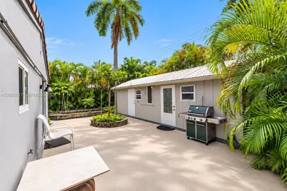 918 NE 4th St, Hallandale Beach, FL 33009 - Photo 24