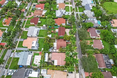 918 NE 4th St, Hallandale Beach, FL 33009 - Photo 28