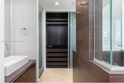 1040 Biscayne Blvd #1806, Miami, FL 33132 - Photo 22