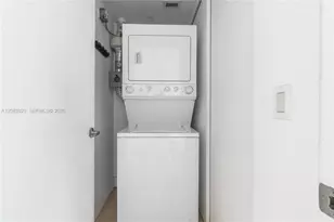 1040 Biscayne Blvd, Miami, FL 33132 - Photo 30