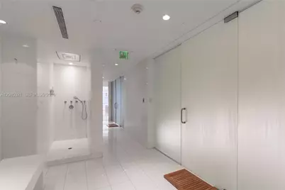1040 Biscayne Blvd #1806, Miami, FL 33132 - Photo 42