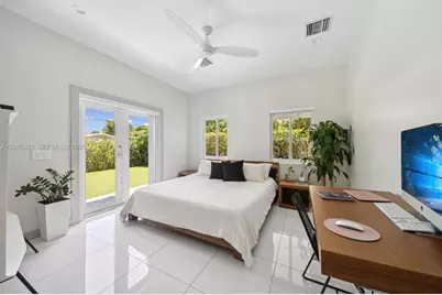 2615 NE 213th St, Miami, FL 33180 - Photo 10