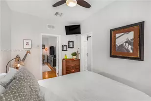 742 10th St, Miami Beach, FL 33139 - Photo 18