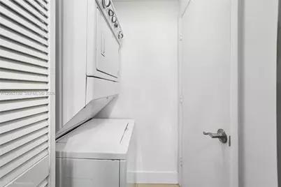 253 NE 2nd St #2104, Miami, FL 33132 - Photo 10