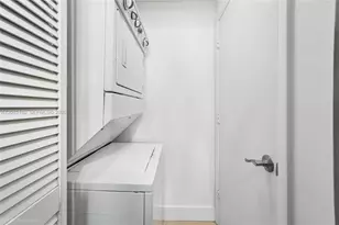 253 NE 2nd St, Miami, FL 33132 - Photo 10