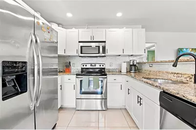 2616 NE 6th Avenue, Wilton Manors, FL 33334 - Photo 10