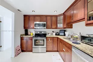1351 NE Miami Gardens Dr, Miami, FL 33179 - Photo 2