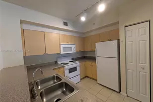 8060 N Nob Hill Rd, Tamarac, FL 33321 - Photo 4