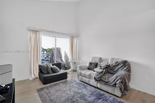 9735 Fontainebleau Blvd, Miami, FL 33172 - Photo 10