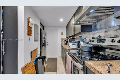 8001 Crespi Blvd #4B, Miami Beach, FL 33141 - Photo 8