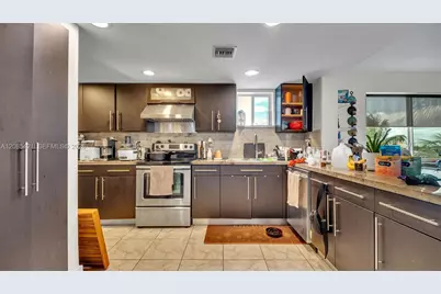 8001 Crespi Blvd #4B, Miami Beach, FL 33141 - Photo 6