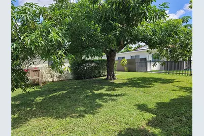 145 SW 60th Ct, Miami, FL 33144 - Photo 4