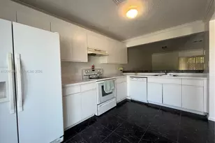 781 Crystal Lake Dr, Deerfield Beach, FL 33064 - Photo 4