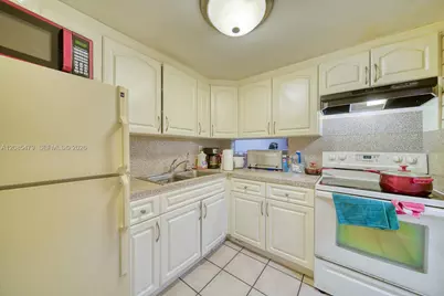 140 Royal Palm Rd #111, Hialeah Gardens, FL 33016 - Photo 6