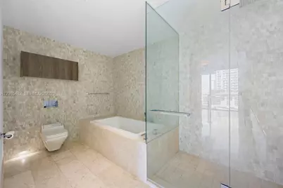 68 SE 6th St #910, Miami, FL 33131 - Photo 10