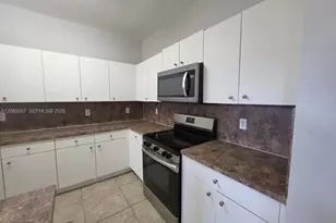 807 N Santa Catalina Cir, North Lauderdale, FL 33068 - Photo 14