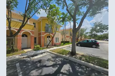 807 N Santa Catalina Cir, North Lauderdale, FL 33068 - Photo 4