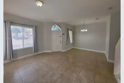 807 N Santa Catalina Cir, North Lauderdale, FL 33068 - Photo 8