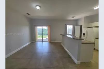 807 N Santa Catalina Cir, North Lauderdale, FL 33068 - Photo 12