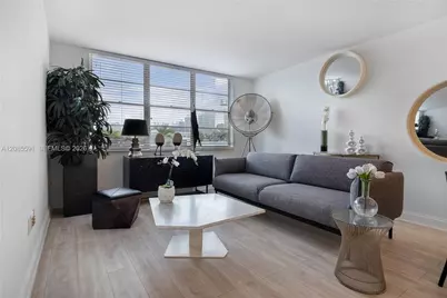 1020 Meridian Ave #302, Miami Beach, FL 33139 - Photo 8
