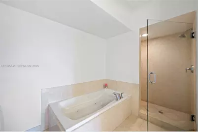20000 E Country Club Dr #314, Aventura, FL 33180 - Photo 18