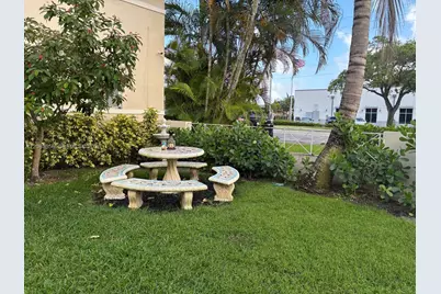 689 NE 92nd St #11G, Miami Shores, FL 33138 - Photo 1