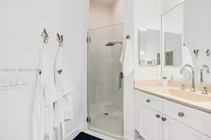 1604 Victoria Pointe Ln, Weston, FL 33327 - Photo 28