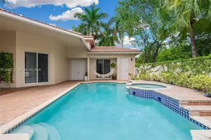 1604 Victoria Pointe Ln, Weston, FL 33327 - Photo 4