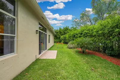 1604 Victoria Pointe Ln, Weston, FL 33327 - Photo 38